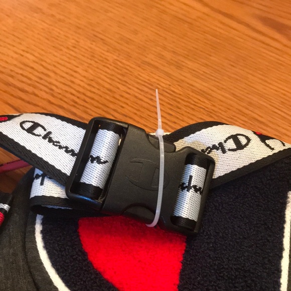 Champion Fanny Pack - Picture 2 of 7